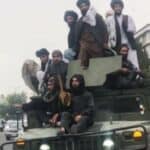 Talibani proslavili godišnjicu pada kabula u napuštenoj američkoj ambasadi sa američkim oružjem i hamvijima (VIDEO)