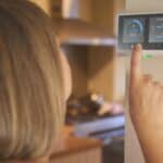 Britanci zvanično neće moći da prežive sledeću godinu- Mesečni računi će biti u visini čak 2 plate