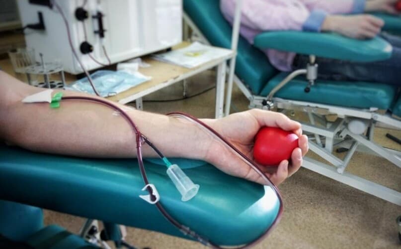  Britanija: Hiljade žrtava zaraženih HIV-om i hepatitisom C putem transfuzije krvi dobiće odštetu