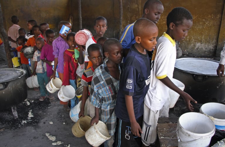  Kaša sa gusenicama- Ovo je plan Velike Britanije za rešavanje gladi u Africi: Jedite više buba