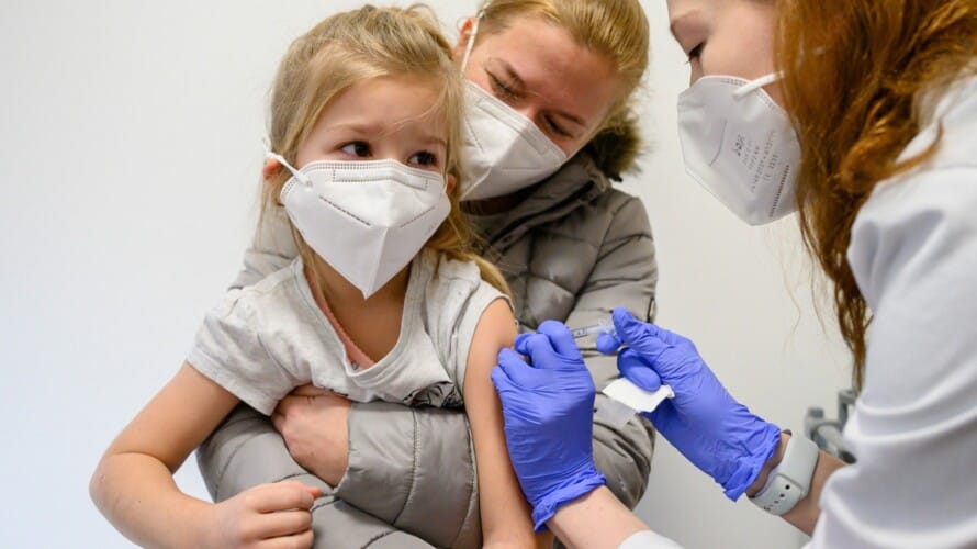  Više od 1000 prijavljenih slučajeva nuspojava vakcinacije protiv COVID-a kod dece do 5 godina u Americi