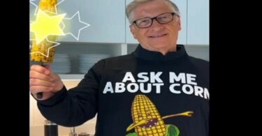U duhu klimatske agende Bil Gejts u novom bizarnom videu promoviše genetski modifikovan kukuruz