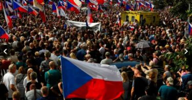 U Češkoj oko 100.000 ljudi zahtevalo od vlasti da se uključe u direktne razgovore sa Moskvom u vezi sa isporukom gasa
