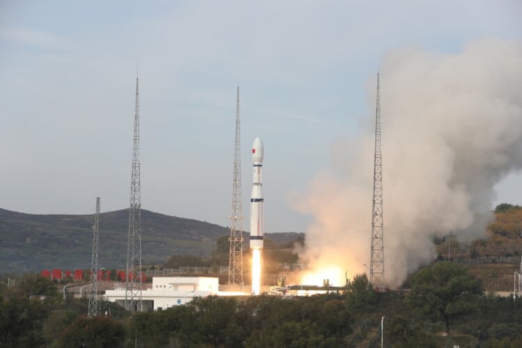  Kina lansirala tri satelita u Zemljinu orbitu, Zapad negoduje