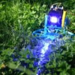 Jutjuber napravio robota koji kosi travu uz pomoć LASERA (VIDEO)