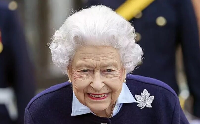  Gotova je?! Cela porodica Kraljice Elizabete hitno odputovala ka zamku Balmoral- BBC prekinuo program