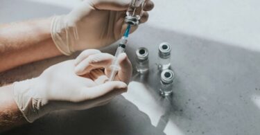 Covid vakcina uništava prirodni imunitet, pokazuje studija NEJM