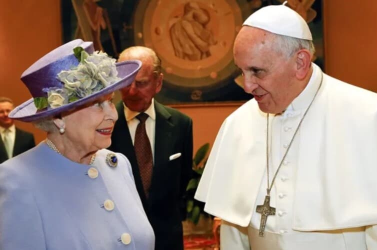  I on će uskoro! Papa Franjo odao počast preminuloj Kraljici Elizabeti II