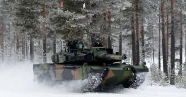 Poljska se naoružava: 9 milijardi dolara za avione, tenkove i haubice