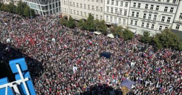 Češki premijer okrivljuje „rusku propagandu“ za masovne proteste u Pragu