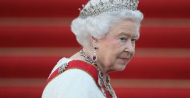 POTVRĐENO! Umrla je Kraljica Elizabeta II