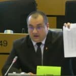 Izvršni direktor Moderne i zvaničnik AstraZeneke otkrivaju šokantne tvrdnje o vakcinama protiv COVID-a nakon što ih je rumunski poslanik Kristijan Terheš prozvao