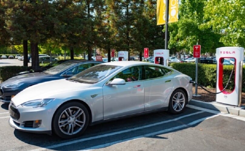  Tesla povlači preko milion vozila