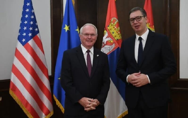  Vučić sutra raportira američkom CIA ambasadoru Hilu- Ne sme da napravi “grešku”