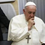 PAPA pozvao Putina da okonča "spiralu nasilja i smrti" a Zelenskog da pregovara