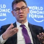 Raskrinkavanje globalne ZAVERE- Direktor Fajzera priznao da vakcina nikada nije testirana onako kako su nas LAGALI (VIDEO)