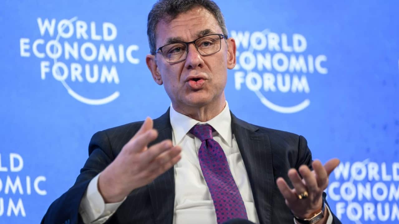 Raskrinkavanje globalne ZAVERE- Direktor Fajzera priznao da vakcina nikada nije testirana onako kako su nas LAGALI (VIDEO)