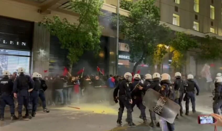  Nama cene ne skaču?! U Atini organizovani protesti zbog poskupljenja- došlo do sukoba sa policijom (VIDEO)