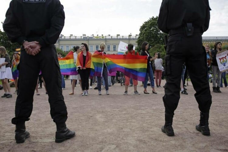  Rusija donosi ZAKON: Zabrana LGBT propagande i podsticanja promene pola