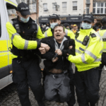 demonstrant dobio slučaj protiv policajaca