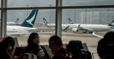 Hong Kong poklanja 500.000 besplatnih avionskih karata- Pukao im turizam zbog kovid tiranije