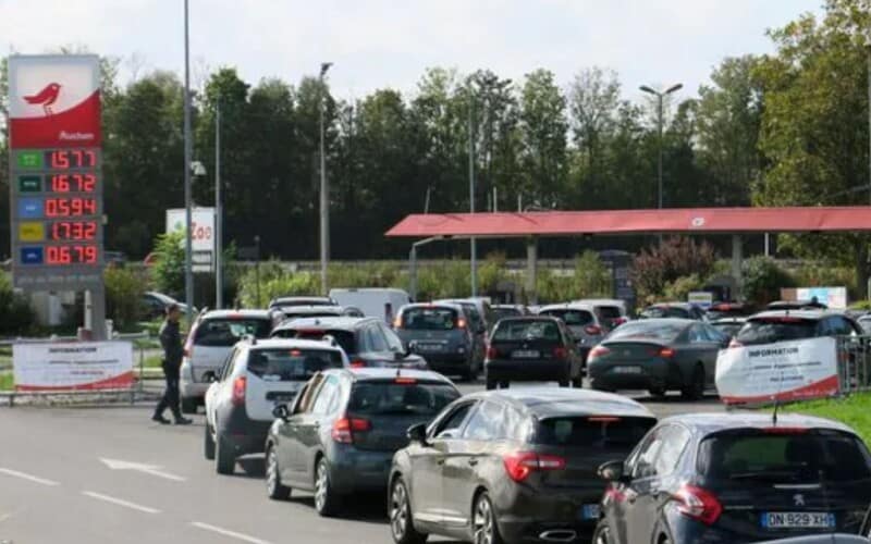  Francuska: Trećina benzinskih pumpi bez goriva zbog štrajka
