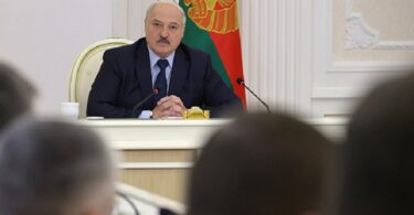 Aleksandar Lukašenko dekretom zabranio povećanje cena svih proizvoda i usluga