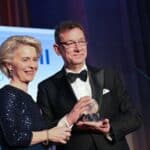 FRKA!!! Direktor Fajzer, Albert Burla odbio da svedoči pred specijalnim komitetom EU zbog ugovora o vakcinama sa Fon Der Lajenovom