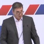 VUČIĆ ismeva narod koji se smrzava: "Došli su na protest u kratkim rukavima"