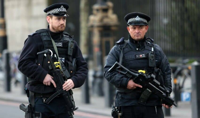  Hapšenje pre izvršenog dela! Policija u Britaniji će koristiti SOFTVER za predviđanje potencijanih zločina