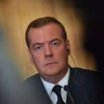MEDVEDEV upozorio Izrael zbog planova Tel Aviva da pošalje oružje Ukrajini