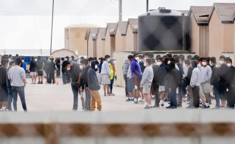  SAD oslobađaju preko 300.000 ilegalnih migranata pomoću uređaja za praćenje