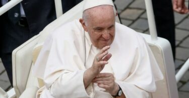 Papa Francisko: Odbacivanje migranata skandalozno, odvratno i grešno