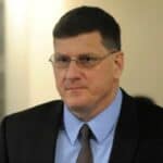 Skot Riter: EU i SAD iskopale sebi najdublju moguću rupu nazivajući Rusiju benzinskom pumpom