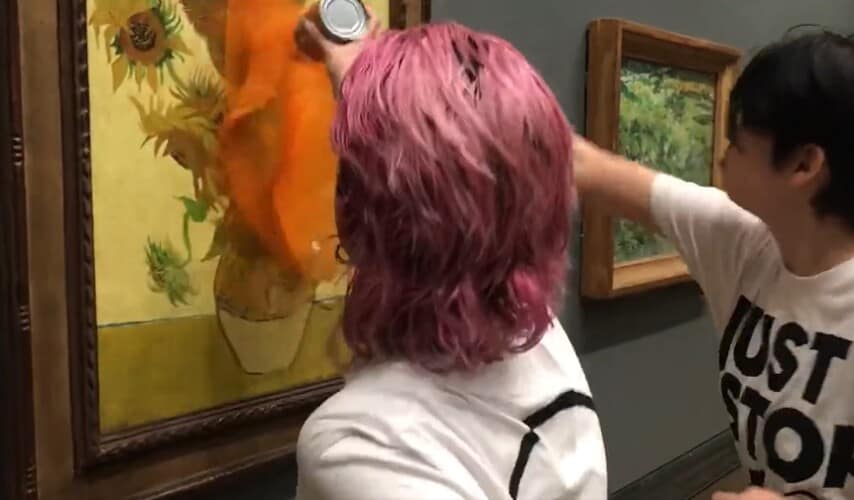 Aktivisti za zaštitu životne sredine polili paradajzom čuvenu sliku Vinsenta van Goga „Suncokreti“