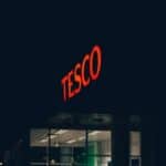 Tesco prodavnice bi se mogle suočiti sa tužbom nakon što su od kupaca zahtevali da preuzmu aplikaciju za ulazak