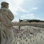 Ćutanje o sprečavanju zloupotrebe dece: Vatikanska komisija neće objaviti svoj prvi izveštaj pre 2024. godine