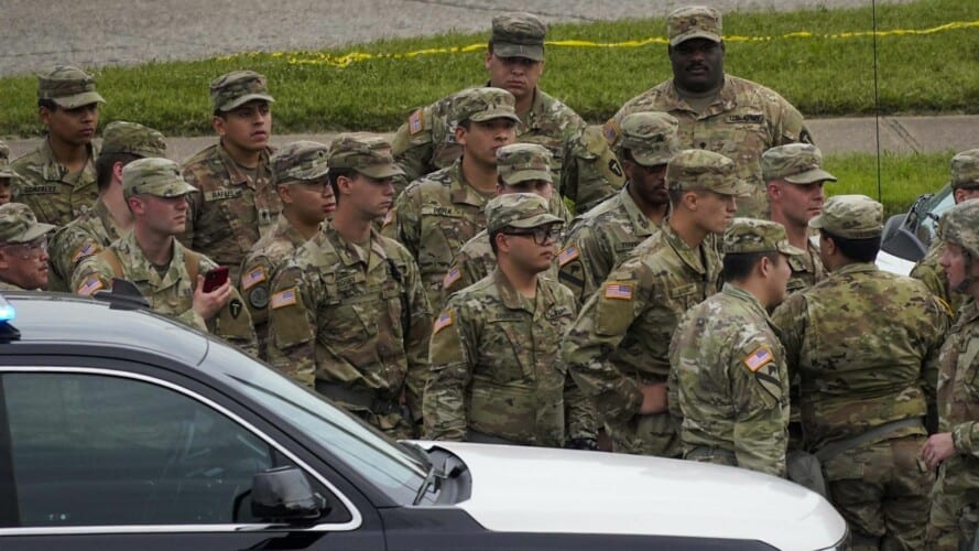 UDARNO! TEKSAS proglasio INVAZIJU na južnoj granici! Guverner Greg Abot šalje vojsku na granicu sa MEKSIKOM