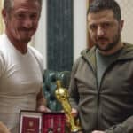 Oni misle da su u filmu! Šon Pen poklonio oskara Vladimiru Zelenskom