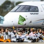 KLIMATSKI AKTIVISTI blokirali privatne avione u Amsterdamu