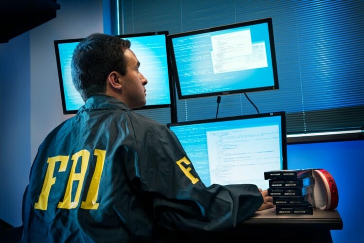  Niko nije siguran! Dokumenti otkrivaju spregu FBI-ja i špijunskog softvera “PEGASUS”