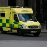 Više od 100.000 zaposlenih u službi hitne pomoći širom Engleske i Velsa stupaju u štrajk