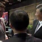 Posvađali se globalisti! Si Điping "iznapušavao" Džastina Trudoa pred okupljenima i pred kamerama (VIDEO)