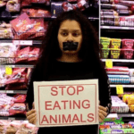 Vegani protestuju u supermarketu Melburna