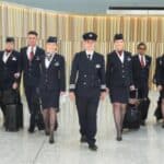 Avio-kompanija dozvoljava muškom osoblju da se šminka i nosi ženske tašne