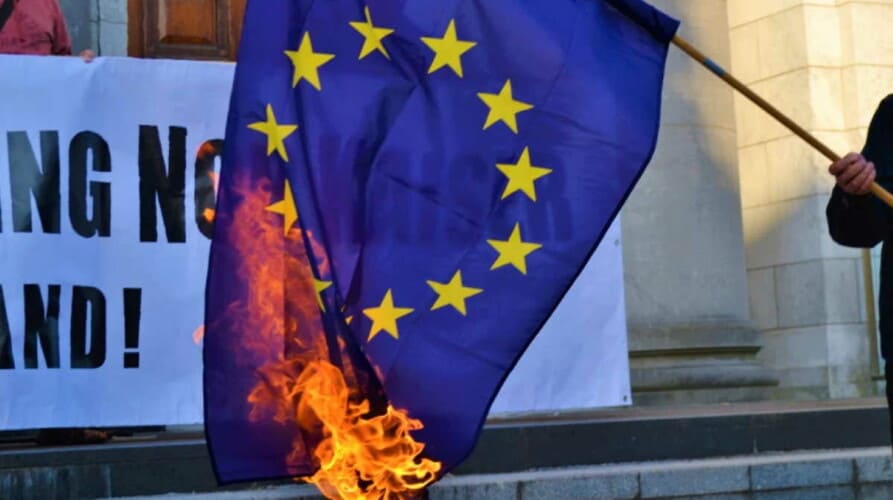 EVROPSKOJ UNIJI preti raspad zbog DIKTATURE