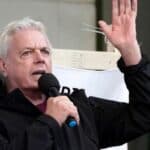 Dejvidu Ajku zabranjen ulaz u EU, označen kao „terorista“