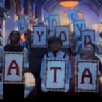 Diznijeva nova božićna serija prikazuje decu kako drže slova: Volimo te Sotono