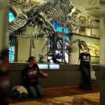 LUDILO se nastavlja! Eko-ratnici zalepili se za štand dinosaurusa