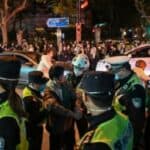 Masovni protesti nakon požara u stanovima u Sinđangu naterali kineske vlasti da ukinu neka ograničenja